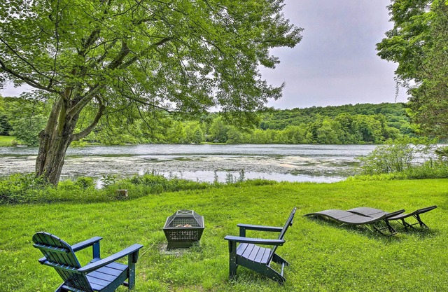 Hudson Valley Home w/ Lake Views & Kayaks