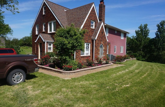 HUGE 9 Bedroom 4 Bathroom with Pool and 3 Acres for Space Away from Neighbors