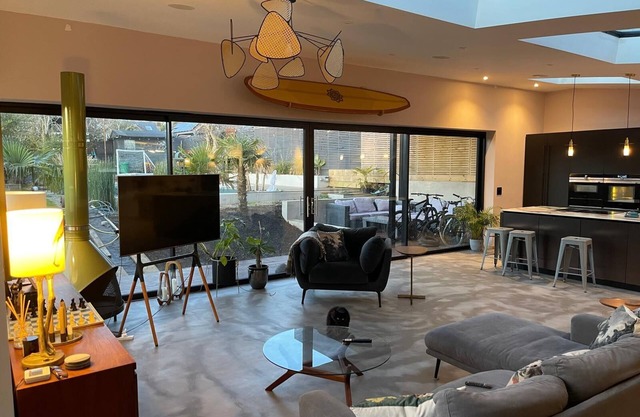 Huge home in central Hove with heated swimming pool and indoor table tennis.