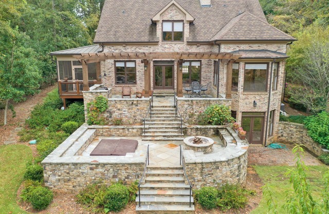 Huge Home on Water, Sleeps 16, Lots of Family Activities Included on Property!