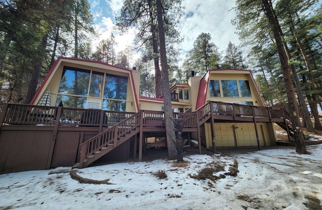 Huge Mountain Retreat, Hot Tub, Pool Table & Deck