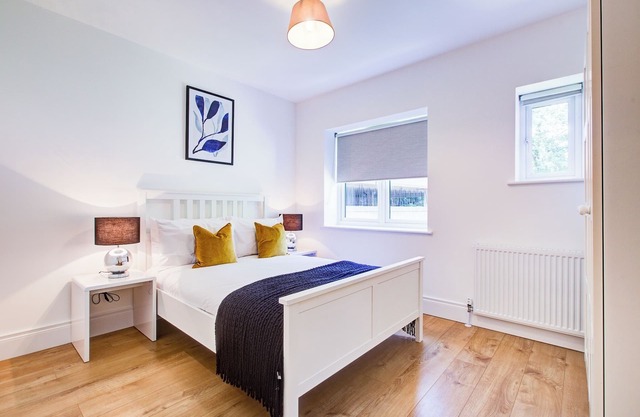Hybrid Resi - New Malden |3 Bed Apartment