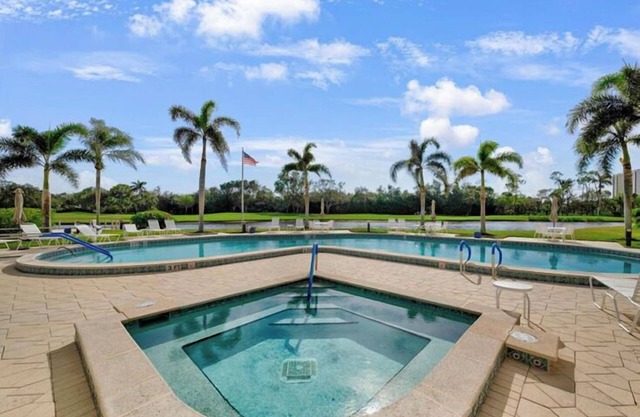 Hyde Park 406A in Pelican Bay Naples Fl Spacious 3 bedroom condo fully equipped