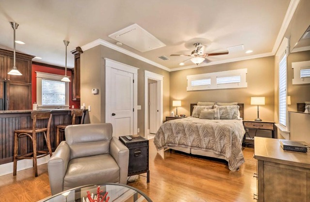Hyde Park Luxury Studio with Prime Location!