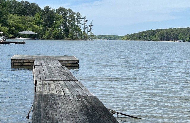 Hydrangea Cottage at Kerr Lake
