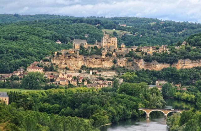 Hydrangea Hideaway - Magnificent Guest House on the bank of the Dordogne