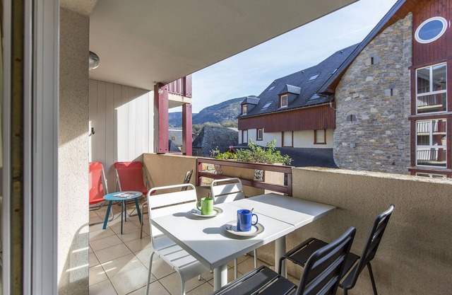 Hypercentre, 4 persons, bed linen included, fibre, balcony, garage, clean, 3*.