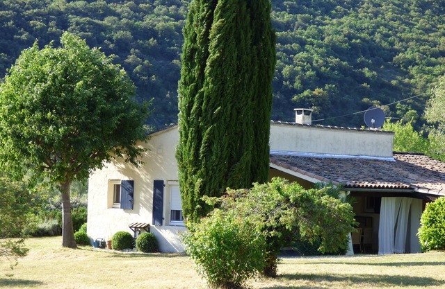 Ibie's Paradise!nCharming house nestled in a green setting