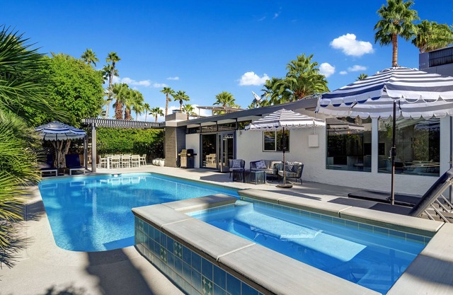 Iconic Twin Palms - Classic Upscale Midcentury!