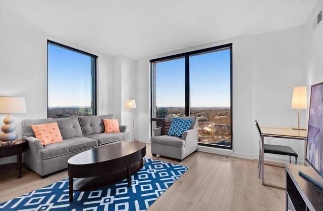 Ideal Business Traveler Getaway | Upscale Amenities | Reston