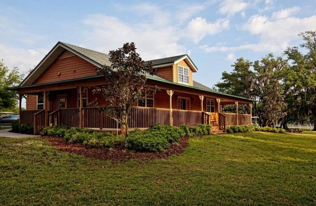 Ideal Condo in River Ranch Across from the water park and near the rodeo