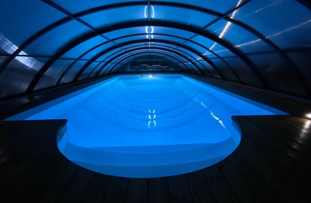 Ideal family - 4 to 6 people, covered and heated collective swimming pool, sauna