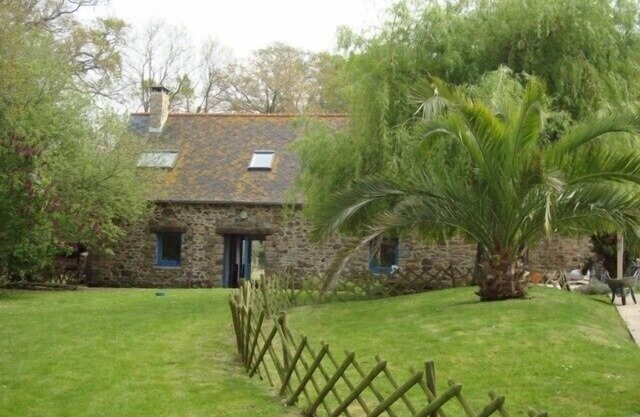 Ideal family home 800 m from the coast - heated swimming pool - 600m2 garden