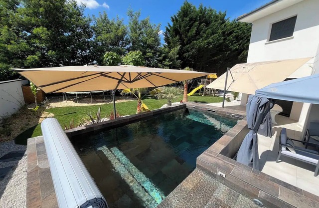 Ideal for families/Activities/Heated pool/Air conditioning/Between Bordeaux and the ocean