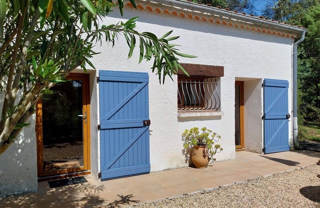 Ideal for a couple ♥ house in Provence with swimming pool and large grounds