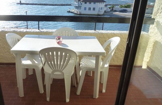 IDEAL FOR SINGLE COUPLES OR FAMILIES WITH ONE OR TWO CHILDREN