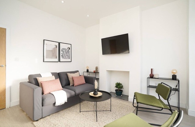 IDEAL FOR TEMPORARY LONG STAYS: contractors, insurance claims, relocation.
