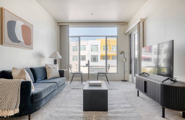 Ideal Palo Alto 2BR w/AC, Pool & W/D, walkable location, by Blueground