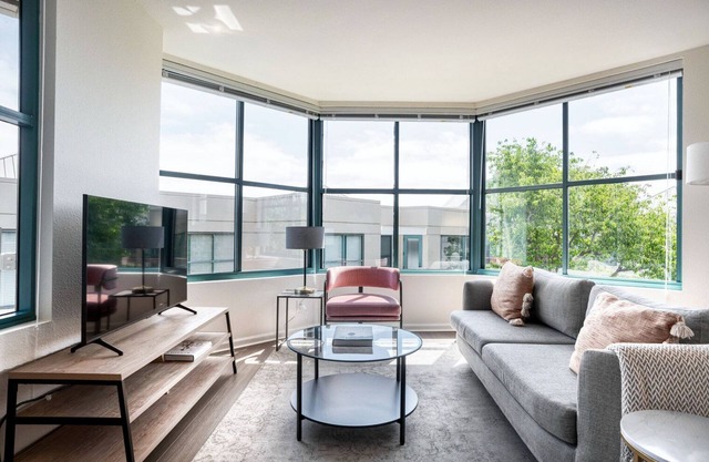 Ideal South Beach 2BR w/Pool, Tennis, Spa, by Blueground