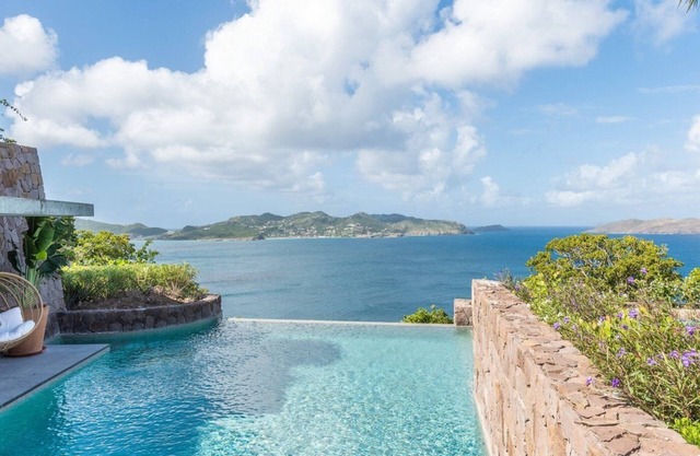 Idyllic 4 BDRM Villa w a Massage Area