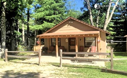 Idyllic Cabin Rental for the Perfect Summer Vacation on Clear Lake in Michigan