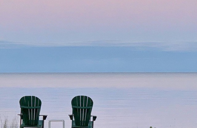Idyllic cottage on Bois Blanc Island's Snow Beach