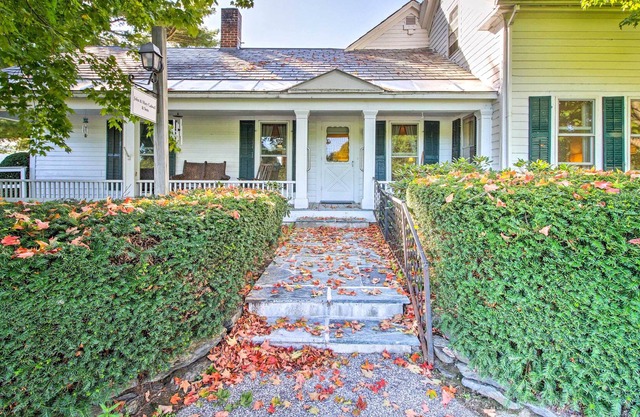 Idyllic Pittsford Farmhouse~20Mi to Killington Ski