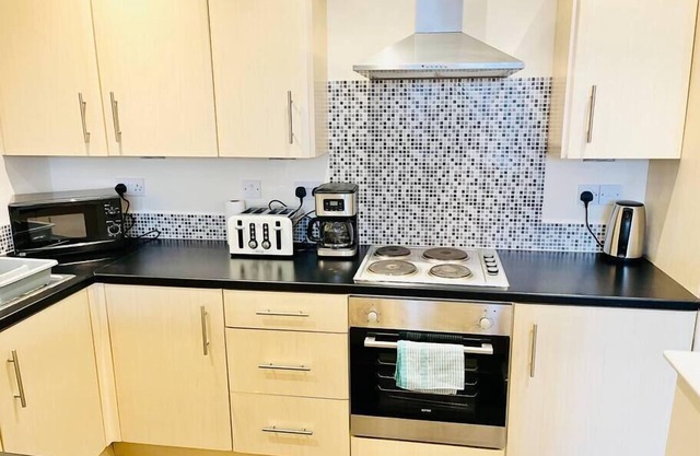 Ilkley Apartment with Parking
