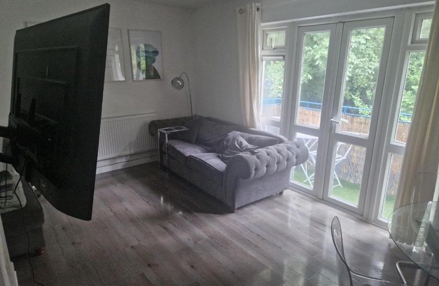 Immaculate 1-Bed Apartment in Woodford Green