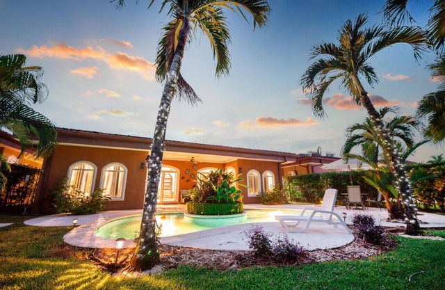 Immaculate 3 bedroom, 3 bathroom private villa with private pool
