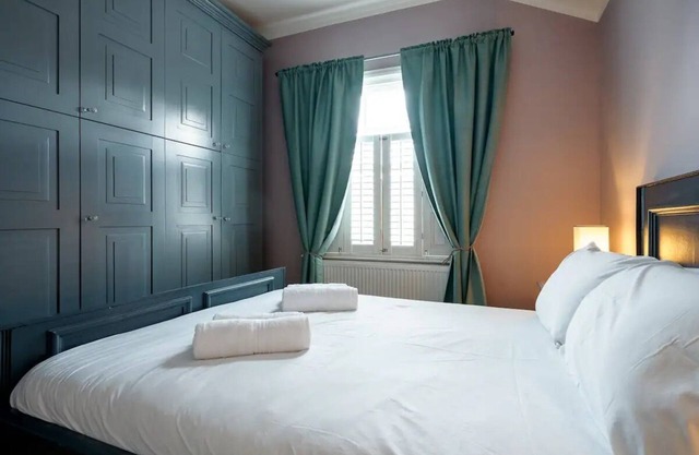 Immaculate 4-Bed House in London