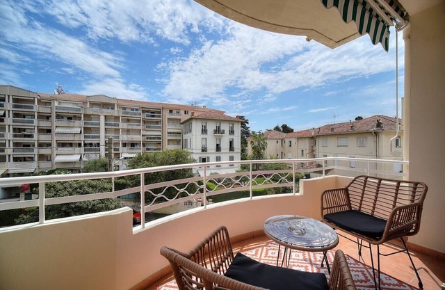 Immogroom-spacious 3 rooms appt-garage-terrace-a/c