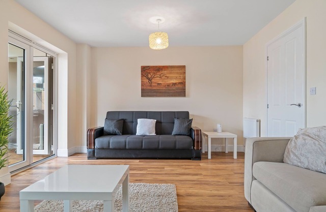 Impeccable 3-Bed House in Hornchurch
