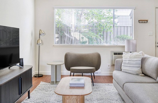 Impeccable Campbell 2BR w/ Pool & BBQ, 10 mins to Netflix, by Blueground
