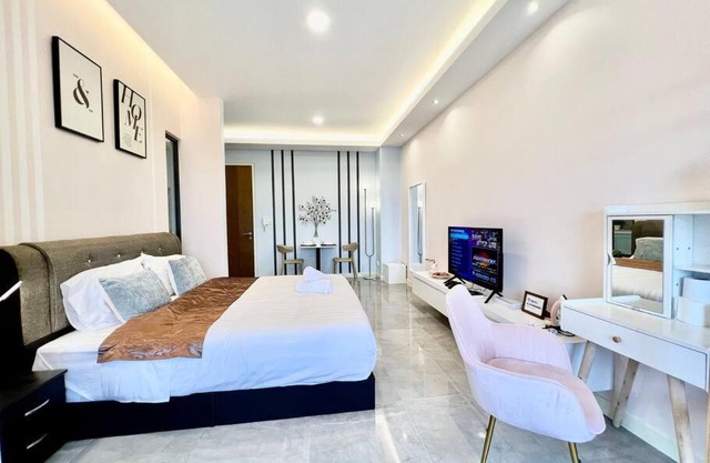 Imperio Studio 2pax/bathub/tvbox/attari-game/City