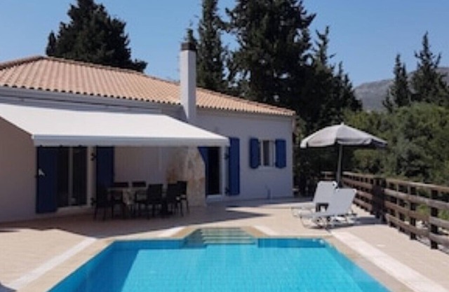 In a secluded setting with sea and mountain view. Infinity pool,10 mins to beach