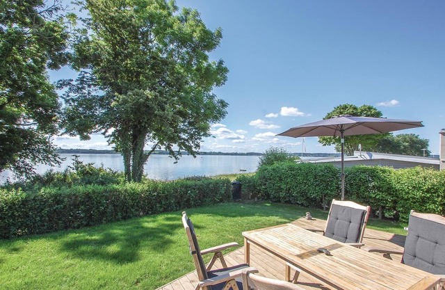 In a unique location, only 30 m from the water, this modern and inviting vacation home awaits you.