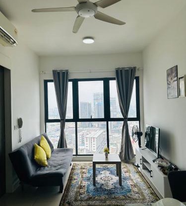 In"Continew" Amazing Studio With Kitchen & Living Room