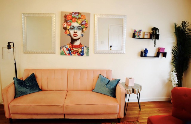 “In Living Color” - 10 Mins from Airport & Stadium