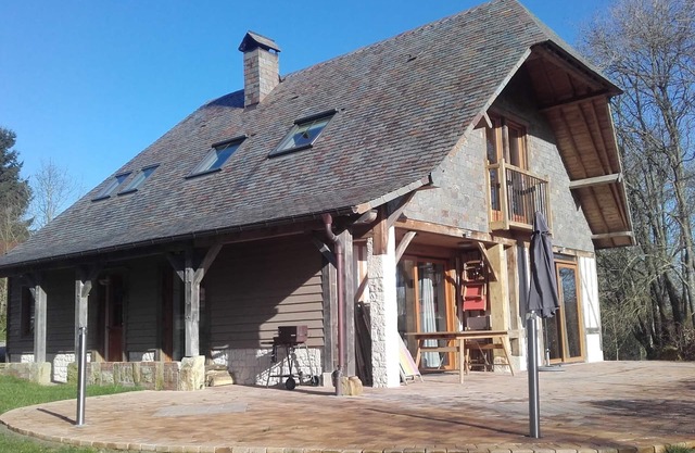 In the countryside 15 minutes from Honfleur, a recent house, bright