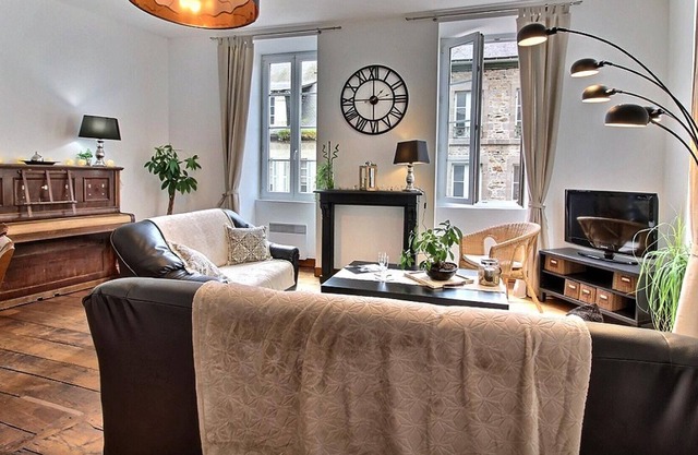 IN THE HEART of the CITY 15 mins from LITTORAL BRETON beaches, hiking, golf, spa, stud farm