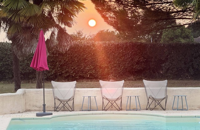 In the middle of the vineyards - Belle Maison with large pool