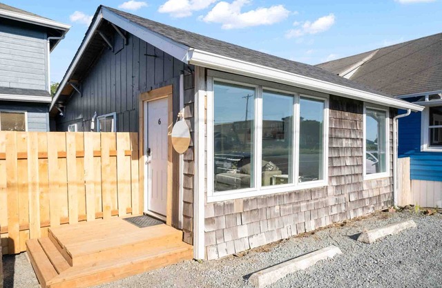 Incredible Central Rockaway Location, *Pet Friendly*, Patio, Walk to Beach and Downtown, Unit 6