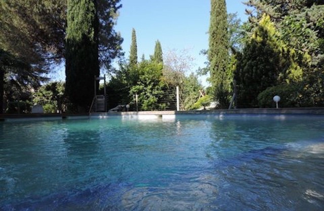 Independent cottage in superb Provencal area, The Golden Tree, garden and swimming pool