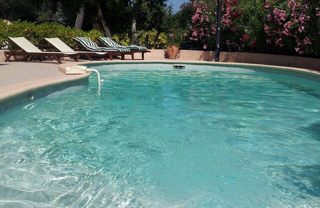 Independent ground floor of a villa, residential, garden and private pool