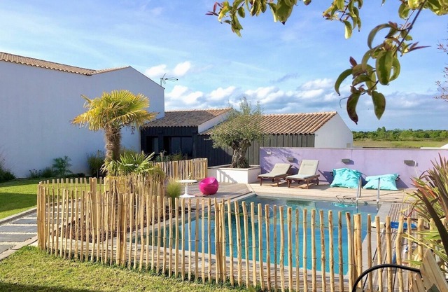 Independent studio with beautiful garden and POOL on the island of Oléron