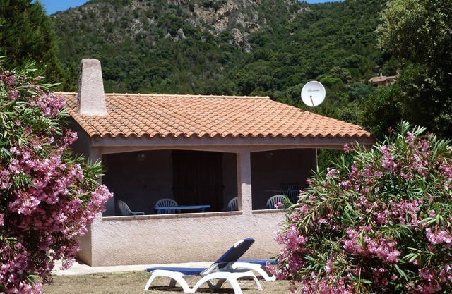 INDEPENDENT VILLAS 600 m from the beach PALOMBAGGIA
