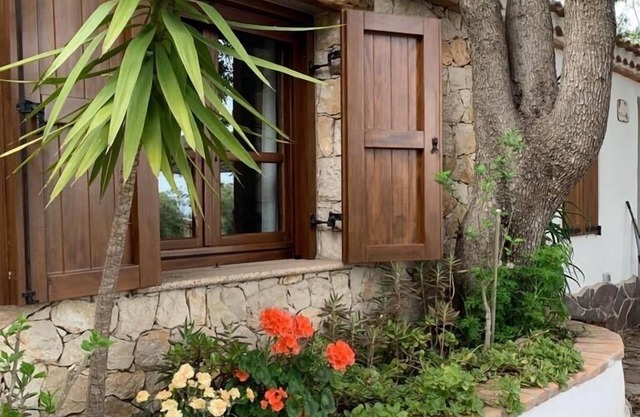 Independent villa rental surrounded by greenery