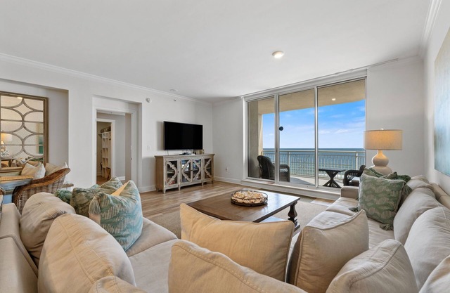 Indigo East 602: Stylish Gulf-Front Stay | Sleeps 8 + Resort Amenities