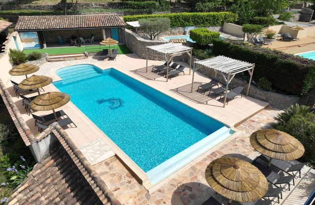 Individual cottage with superb view, swimming pools, playground and tennis